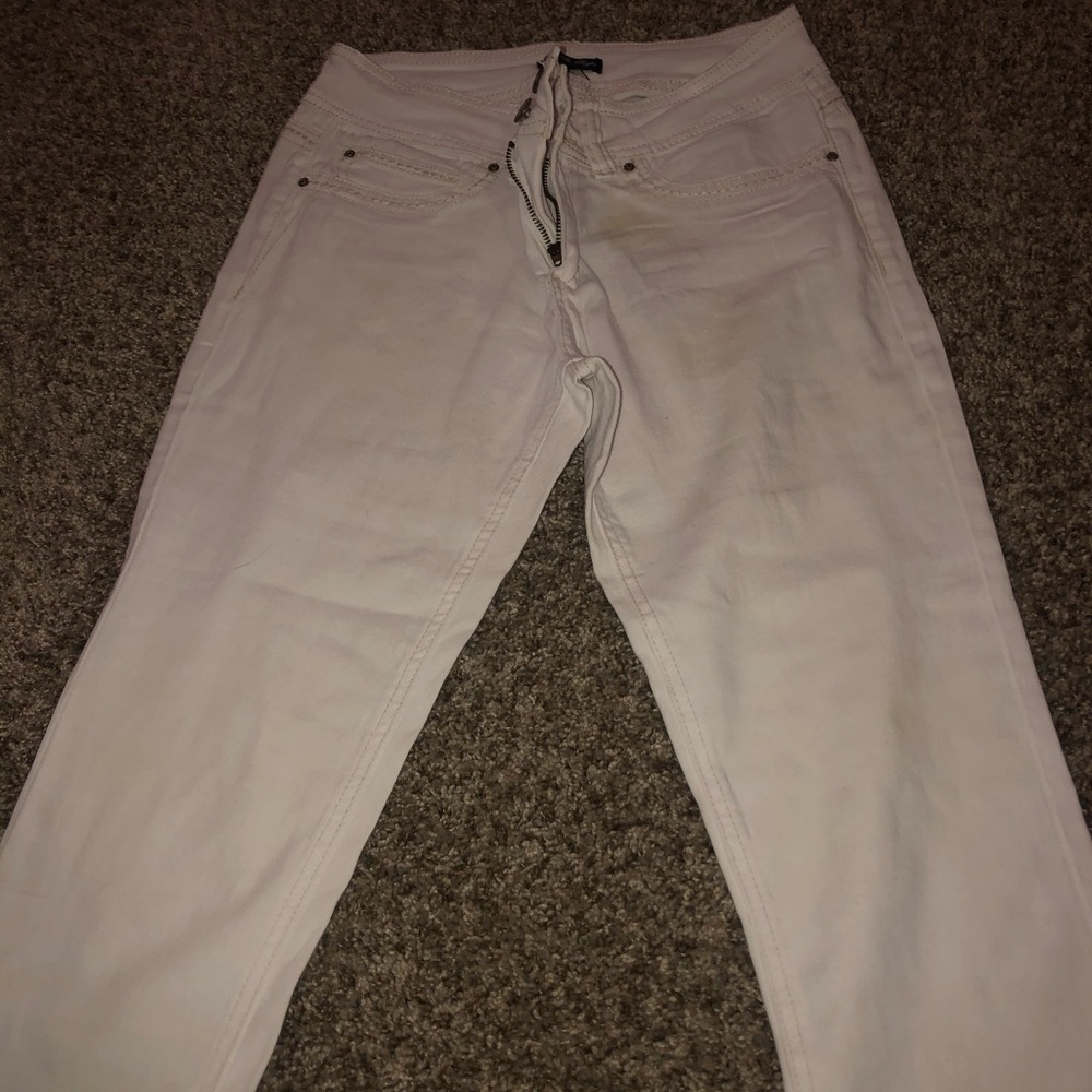 White Capri pants